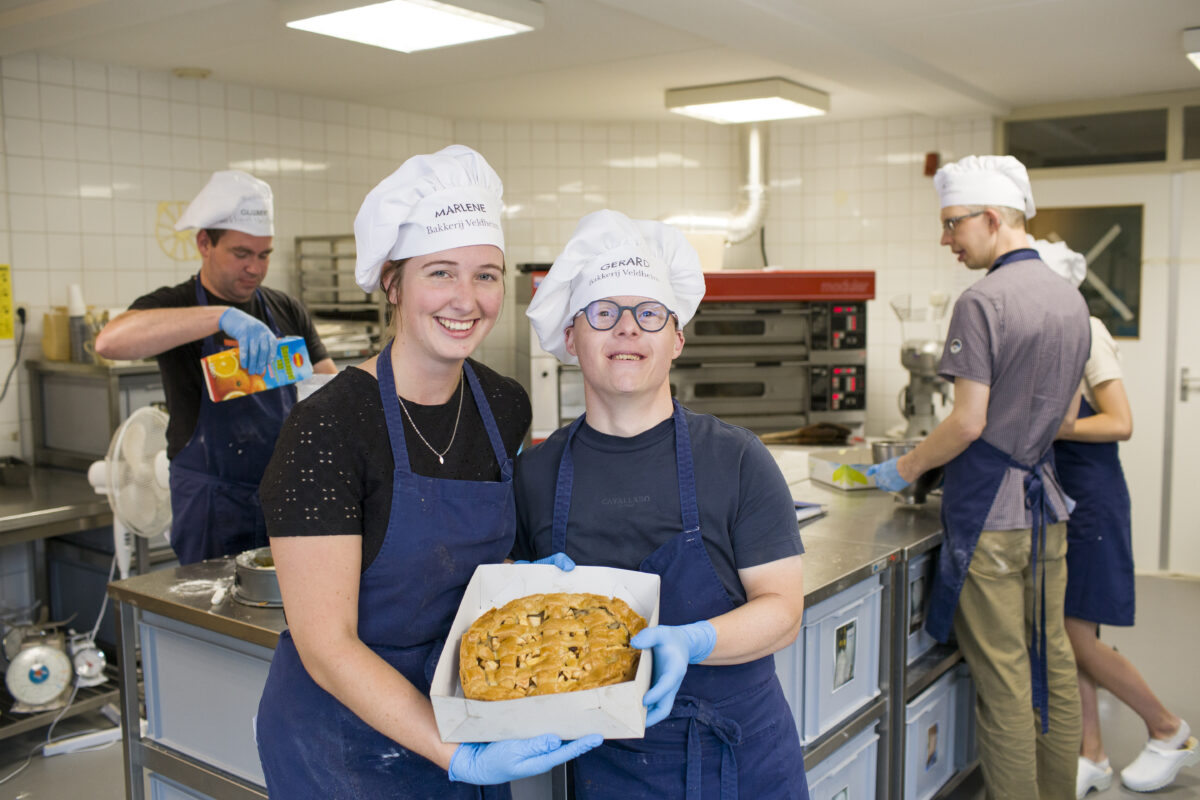 Deelnemer en begeleider in Bakkerij Veldheim
